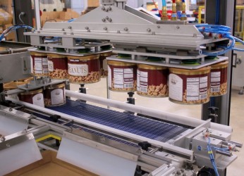 Robotic pick and place top load case and tray packing machine